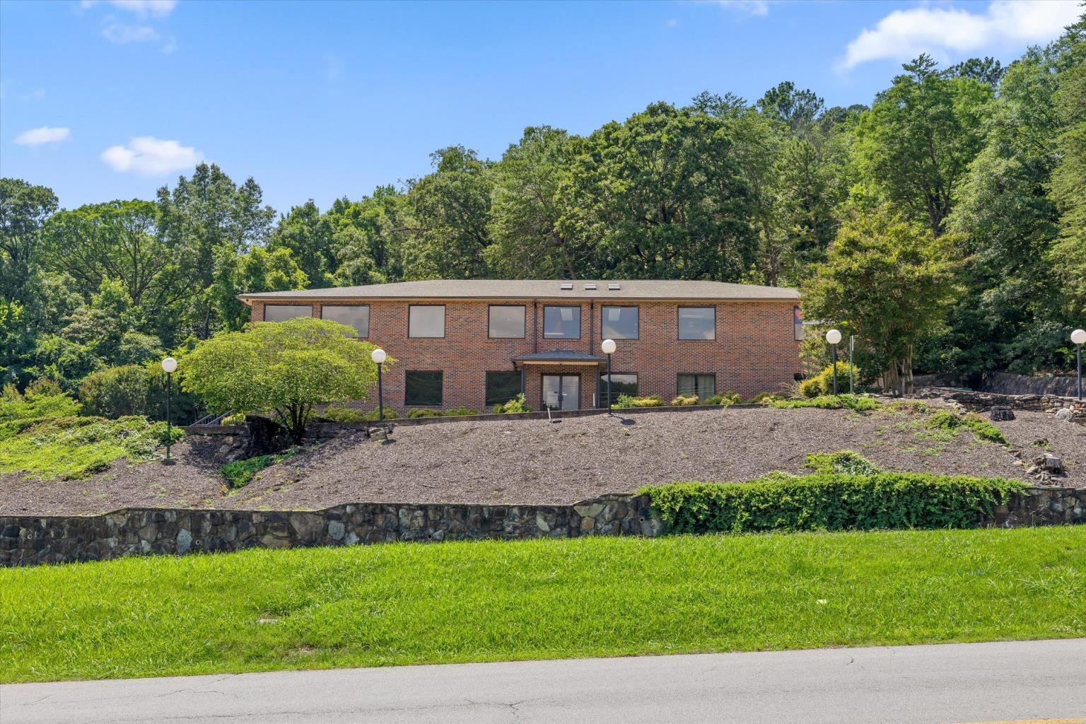2 Executive Suites